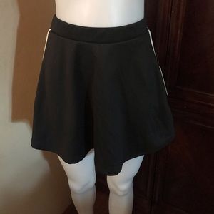 🆕 Hesperus Black/White Mini Skirt-Small